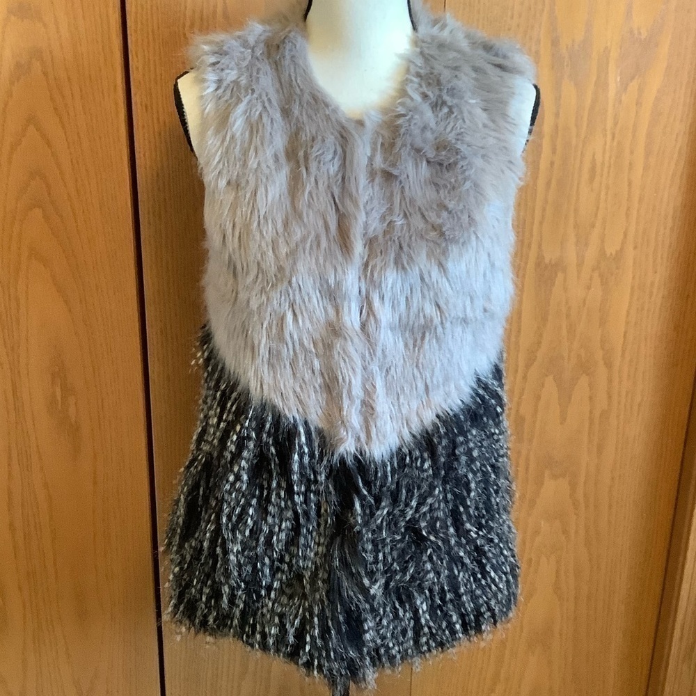 Yaira Grey & Black Faux Fur Vest Sz-S
